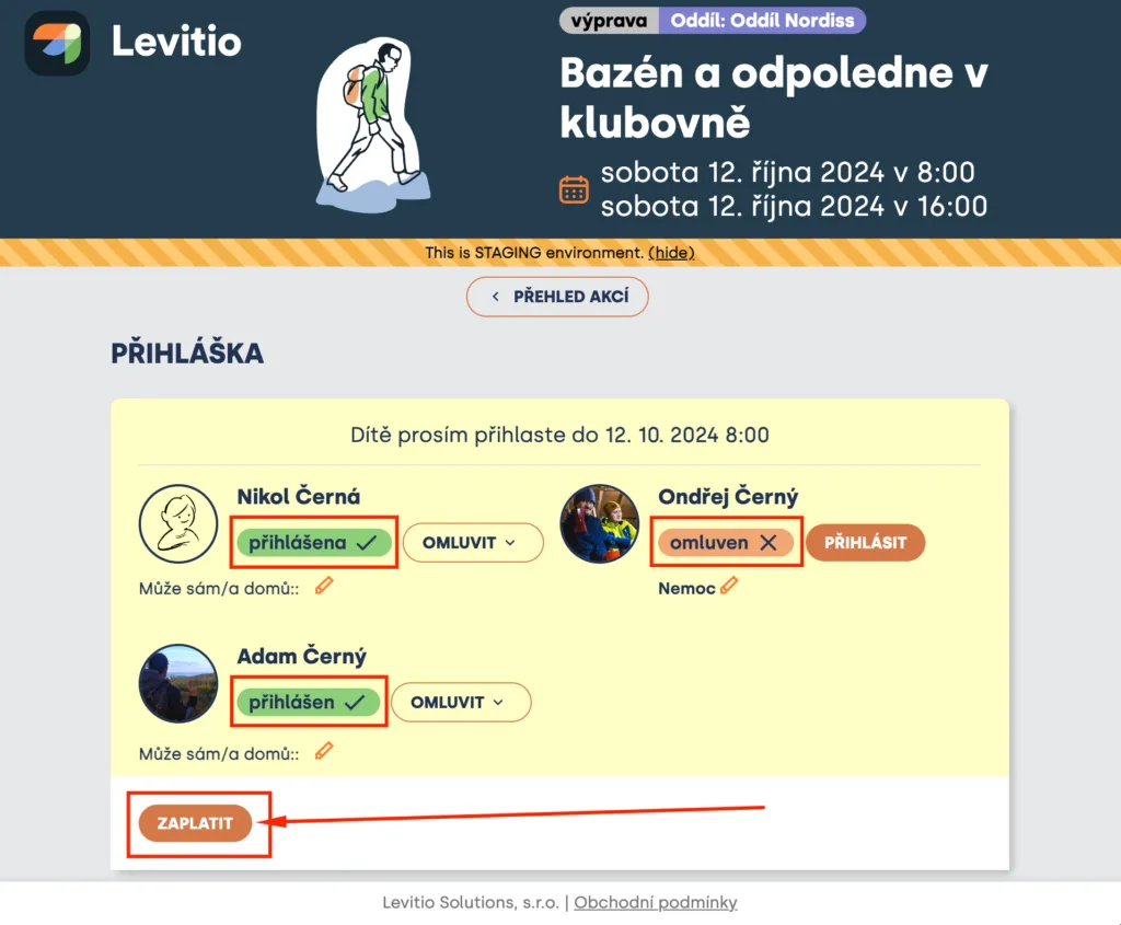 Přihláška na výpravu v portálu: děti jsou přihlášené nebo omluvené, dole je tlačítko „Zaplatit“ se šipkou